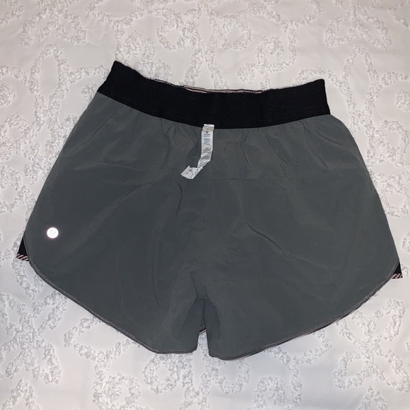 LULULEMON REVERSIBLE SHORTS - Picture 6 of 7